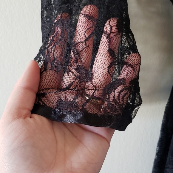 Lace Robe - Picture 4 of 4